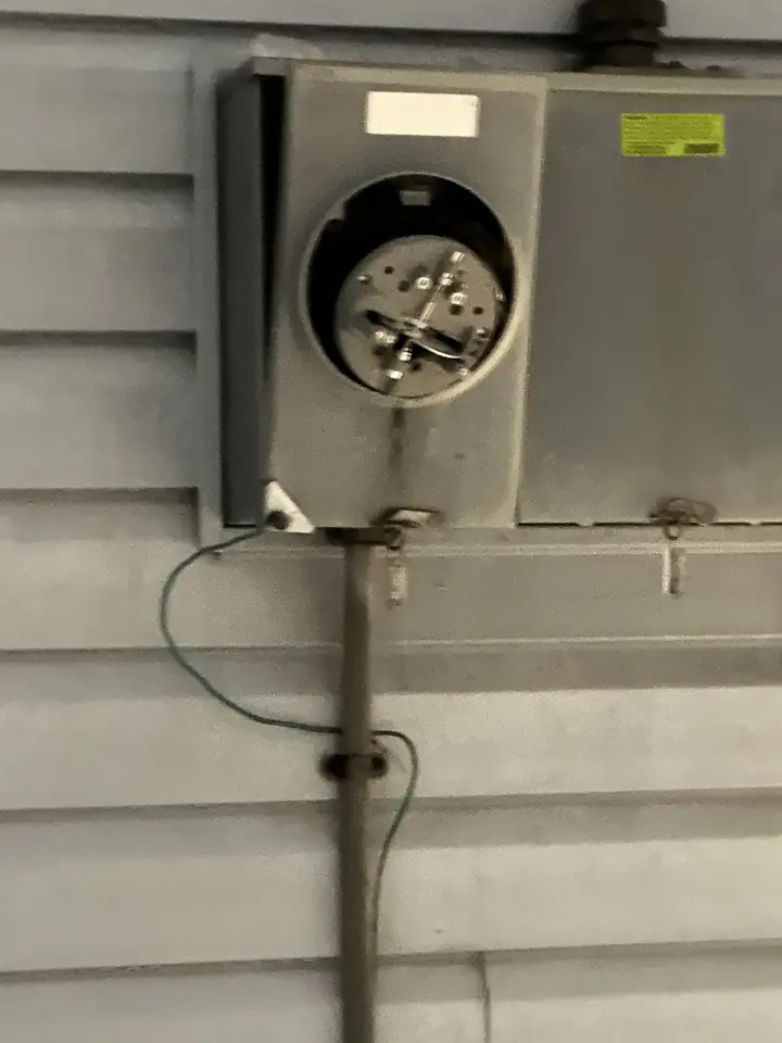 Meter socket and mast replacements, photo 4